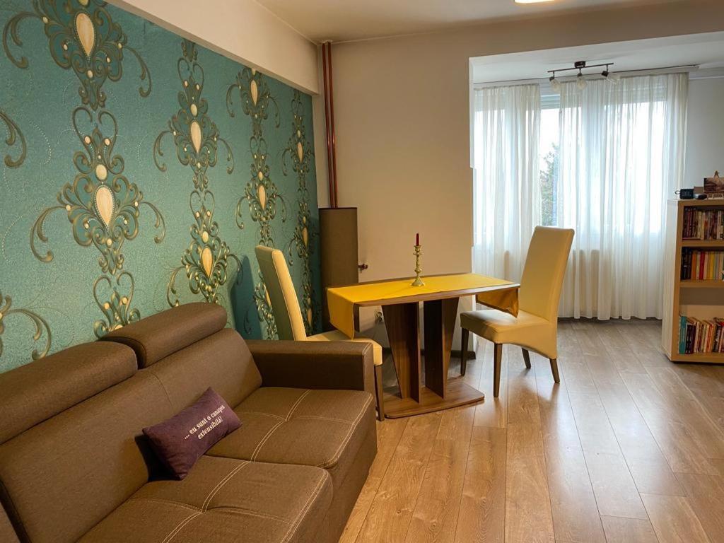 Central Cosy Apart Oradea Lejlighed Eksteriør billede